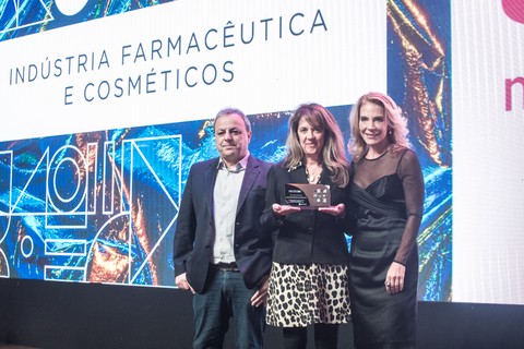 A Aché Laboratórios Farmacêuticos levou o prêmio do setor Indústria Farmacêutica e Cosméticos. A empresa foi representada por Vânia Machado, sua diretora presidente (Foto: Keiny Andrade)