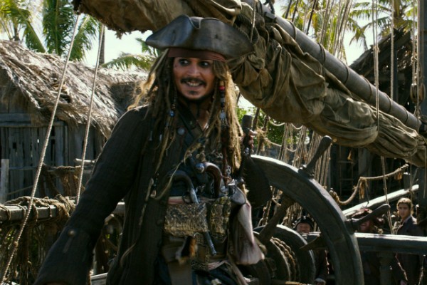 O ator Johnny Depp como Jack Sparrow no quinto filme da franquia Piratas do Caribe (Foto: Reprodução)