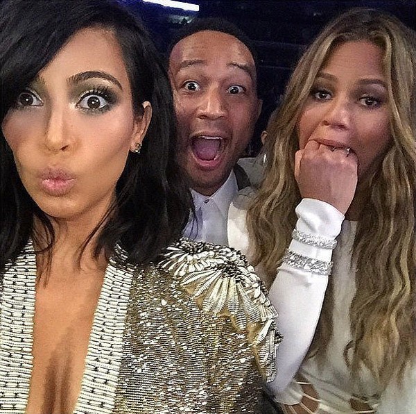 Kim Kardashian, John Legend e Chrissy Teigen registraram suas reações quando Beck ganhou o Grammy de melhor álbum em 2015, vencendo Beyoncé (Foto: Instagram)