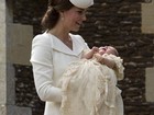 Kate e William chegam com princesa Charlotte para batizado 