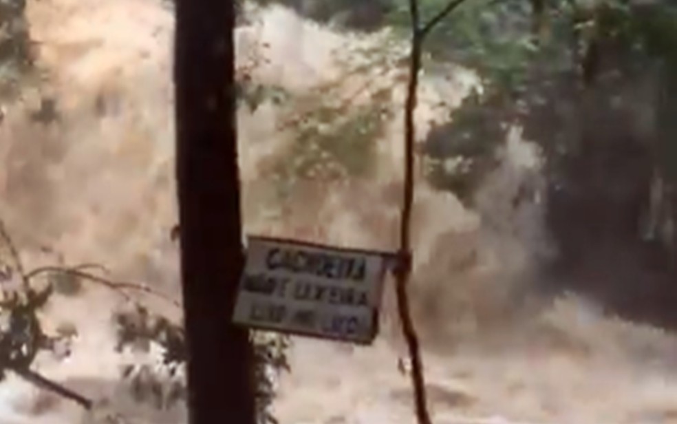 Cachoeiras são interditadas por segurança após chuvas em Carrancas e São Tomé das Letras — Foto: Reprodução EPTV
