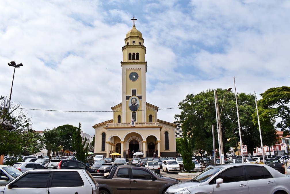 Igreja de Nossa Senhora D'Ajuda fica em Três Pontas (MG) — Foto: Fernanda Rodrigues/G1
