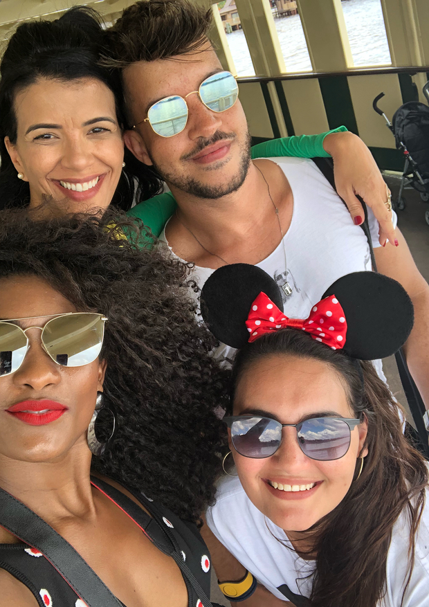 Erika Januza se diverte na Disney (Foto: Reprodução/Instagram)