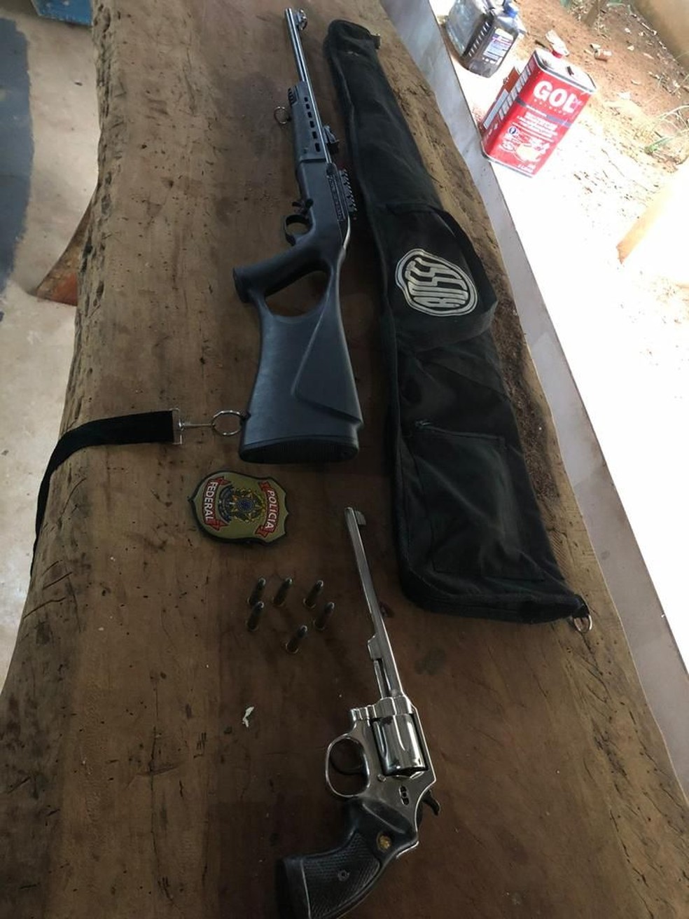 Armas apreendidas com suspeitos — Foto: PF/Divulgação