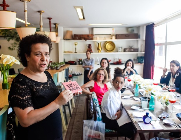 Ana Fontes, criadora da Rede Mulher Empreendedora, apresenta a instituição às convidadas do Mulheres do Sim (Foto:    Charles Naseh)