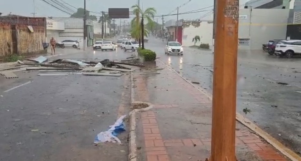 Casa é destelhada durante temporal em Rio Branco — Foto: Arquivo pessal