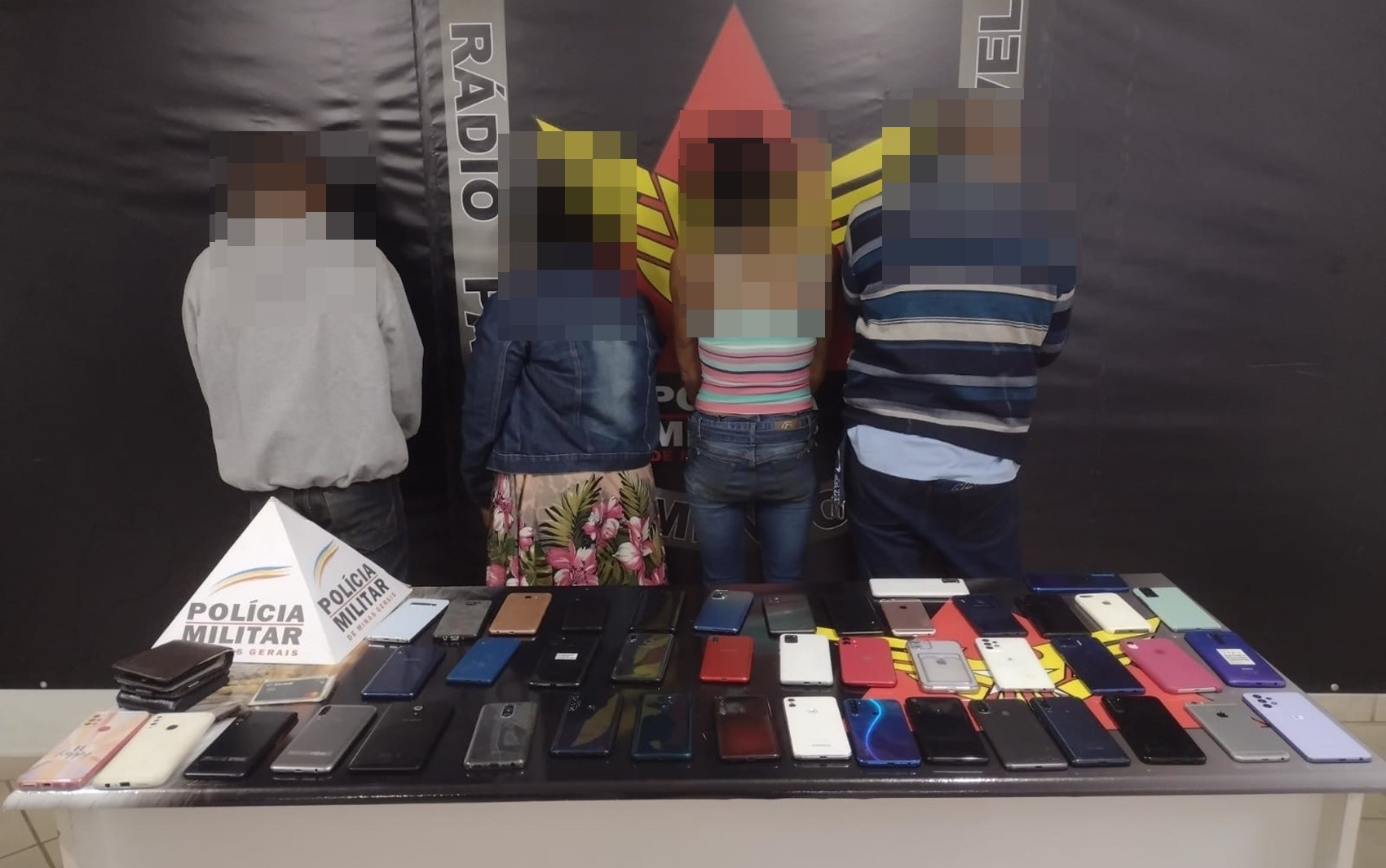 PM prende integrantes de quadrilha da Bahia especializada em furto de celulares em MG