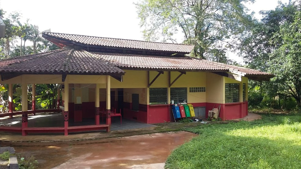 Jovem cresceu com a mãe dando aulas em escola da aldeia indígena em Peruíbe, SP — Foto: Arquivo Pessoal