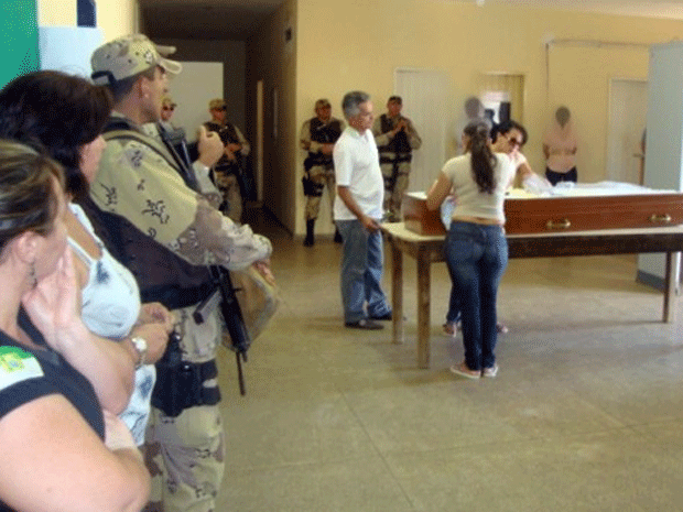 Corpo de homens é velado dentro de presídio em Caicó, RN (Foto: Sidney Silva/Cedida)
