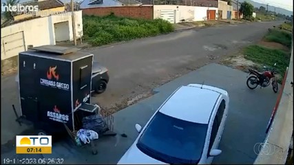 Dono de trailer pede ajuda para localizar carro que causou acidente