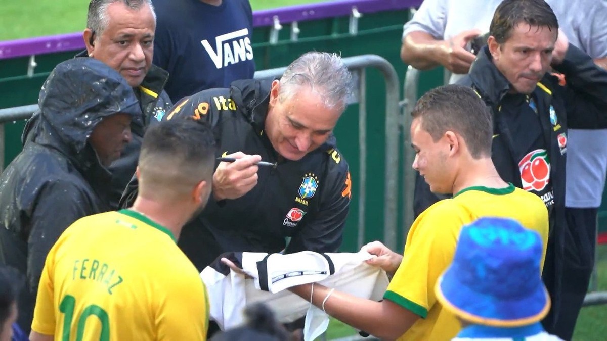 Con el calor del público, la Seleção se despidió de la Granja y no tiene previsto volver a entrenarse en Brasil de cara a la Copa |  equipo brasilero