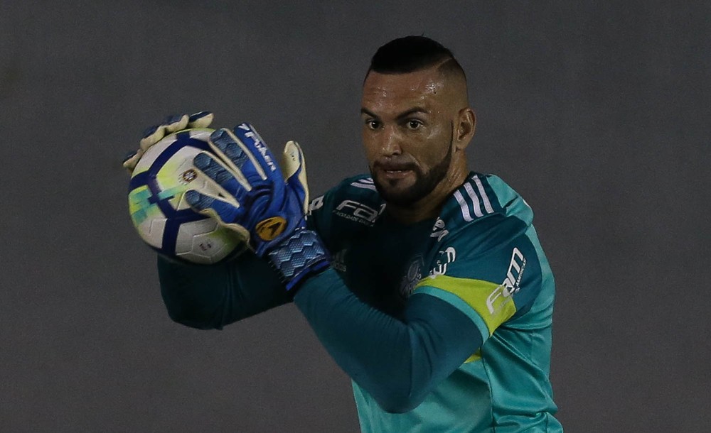 Weverton sai na frente em disputa por vaga de Jailson 
