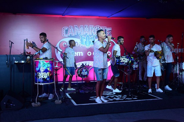 Grupo Samba Show abre atrações do Camarote QUEM O Globo (Foto: Renato Wrobel/ Ed. Globo)