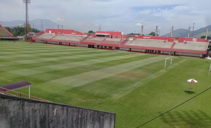 Giulite Coutinho Edson Passos (Foto: Juliana Oliveira/America FC)