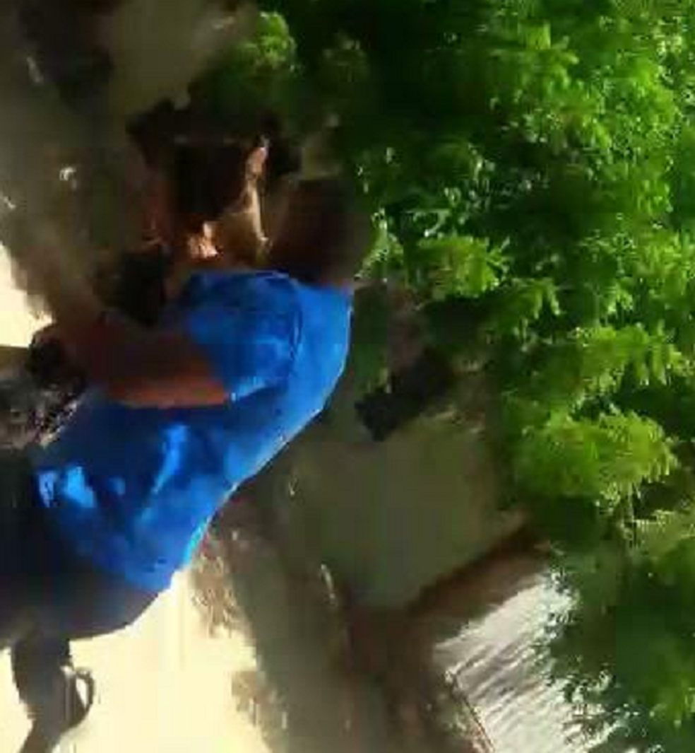 Homem pega a mulher pelos cabelos. Polícia investiga o caso. (Foto: G1 Ceará)