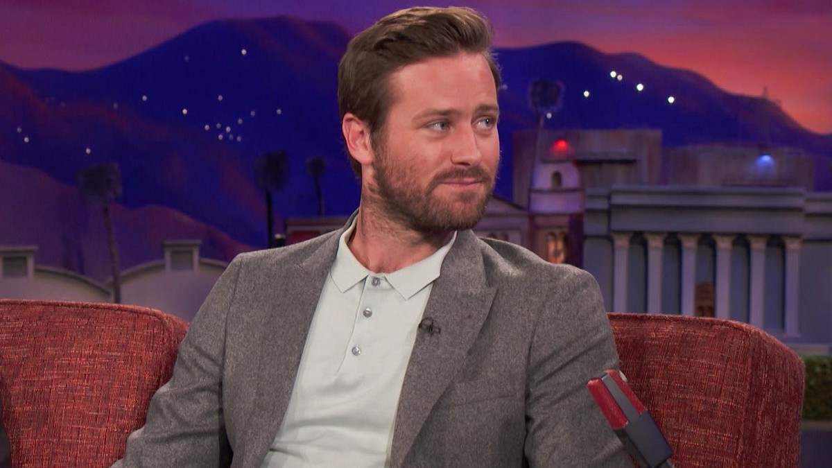 Documentário sobre Armie Hammer traz áudios e mensagens inéditas de