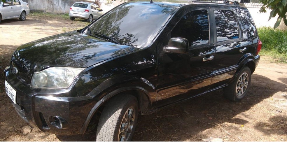 Carro roubado foi usado por bandidos que assaltaram ag&ecirc;ncia dos Correios, em Orob&oacute;, no Agreste de Pernambuco &mdash; Foto: Pol&iacute;cia Federal/Divulga&ccedil;&atilde;o