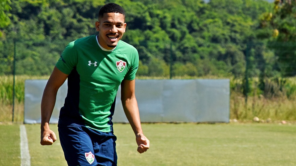 Gilberto, do Fluminense, é avaliado no São Paulo — Foto: Mailson Santana/Fluminense FC