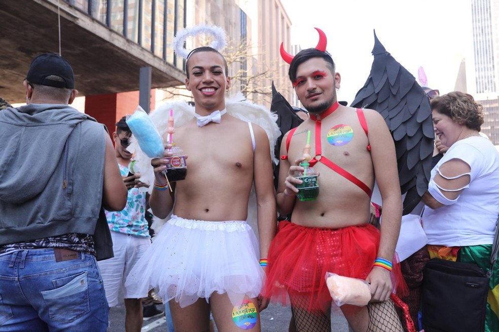 Participantes fantasiados durante 23ª Parada LGBT de São Paulo.  — Foto: Celso Tavares/G1