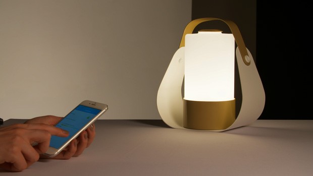 Luminária Cicluz pode ser ajustada via app para celular ou tablet (Foto: Divulgação)