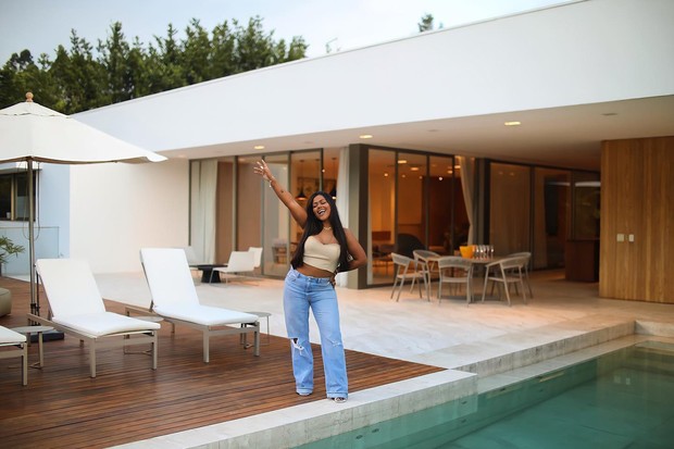 Influencer Camila Loures compra mansão e comemora (Foto: Pedro Argueles)