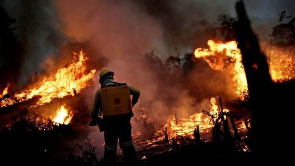 Fogo e desmatamento na Amazônia causam preocupação em todo o mundo. — Foto: Reuters via BBC