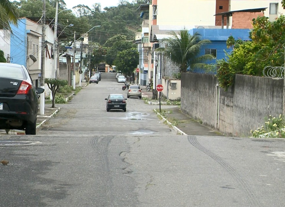 Vítimas foram assaltadas por assaltante de moto em Vila Velha — Foto: Reprodução/TV Gazeta