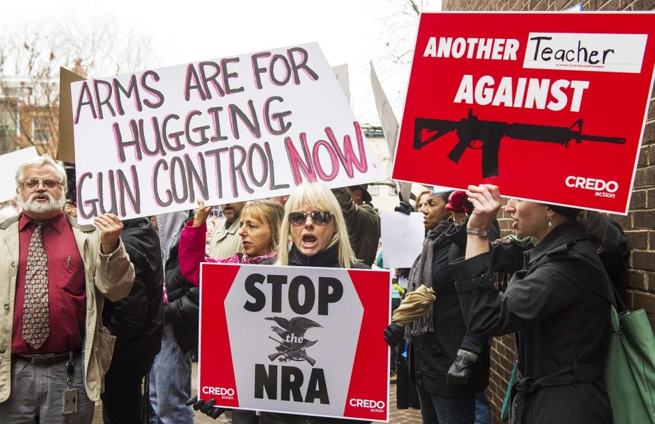 Protesto contra armas após massacre de Sandy Hook, alvo de fake news