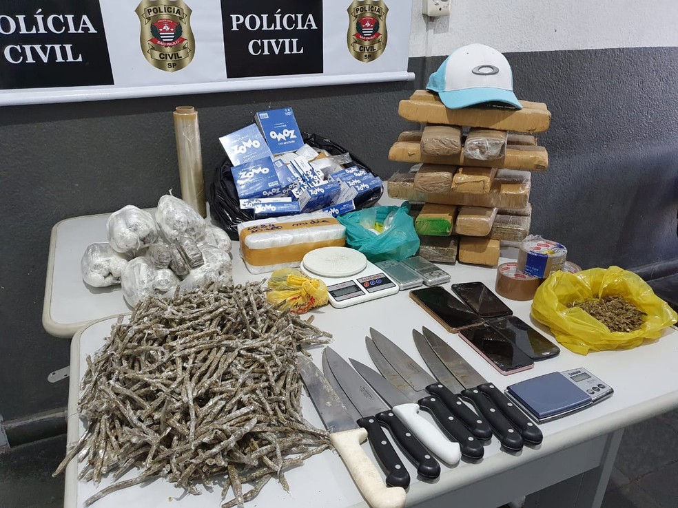 Droga foi encontrada em uma resid&ecirc;ncia no bairro Pae Car&aacute;, em Guaruj&aacute;, SP &mdash; Foto: Divulga&ccedil;&atilde;o/Pol&iacute;cia Civil