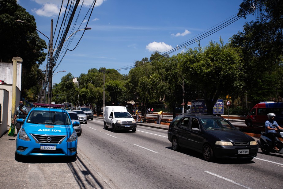 Patrulha policial na Alameda São Boa Ventura: redução de 46,5% nos casos de roubos de veículos não se reflete no valor dos seguros de carros