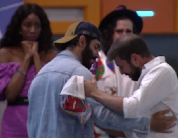 Despedida de Rodolffo e Caio é marcada por forte emoção no BBB21 (Foto: Reprodução/TV Globo/Instagram)