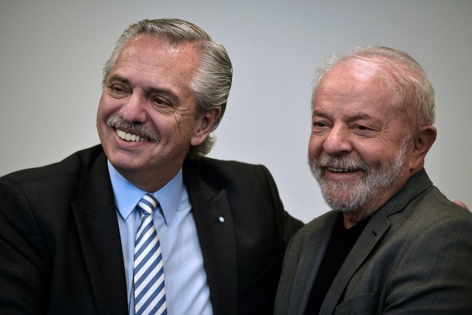 Presidentes da Argentina, Alberto Fernández, e do Brasil, Luiz Inácio Lula da Silva, durante encontro em São Paulo no dia seguinte ao segundo turno brasileiro de 2022