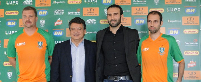 Sérgio Vieira é apresentado como novo técnico do América-MG (Foto: Guilherme Frossard)
