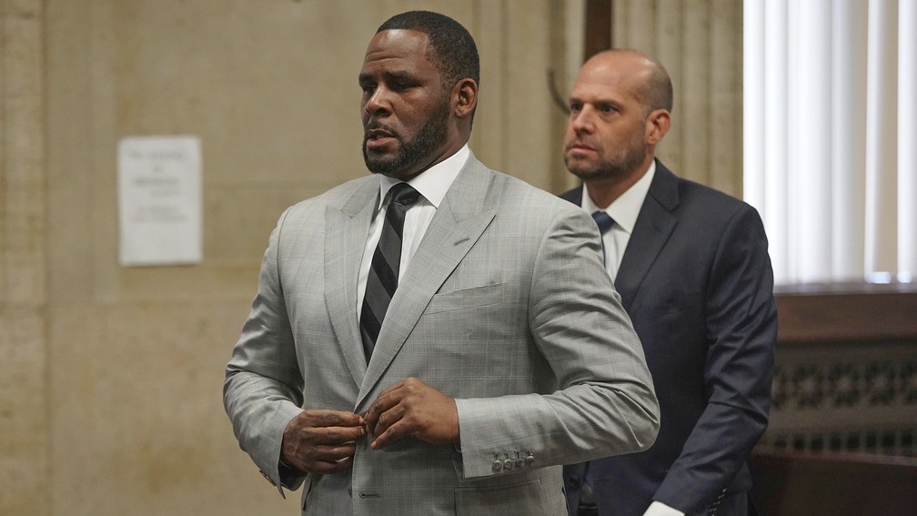 Imagem de 6 de junho de 2019 mostra R. Kelly chegando a tribunal de Chicago  — Foto: E. Jason Wambsgans/Chicago Tribune via AP/Arquivo