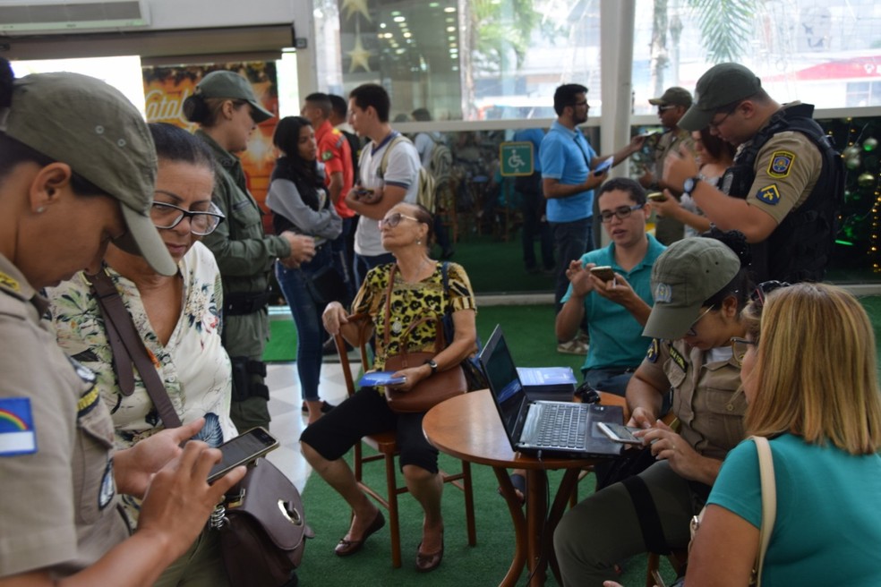 Campanha Alerta Celular sendo realizada pela PolÃ­cia Militar â Foto: PolÃ­cia Militar/DivulgaÃ§Ã£o