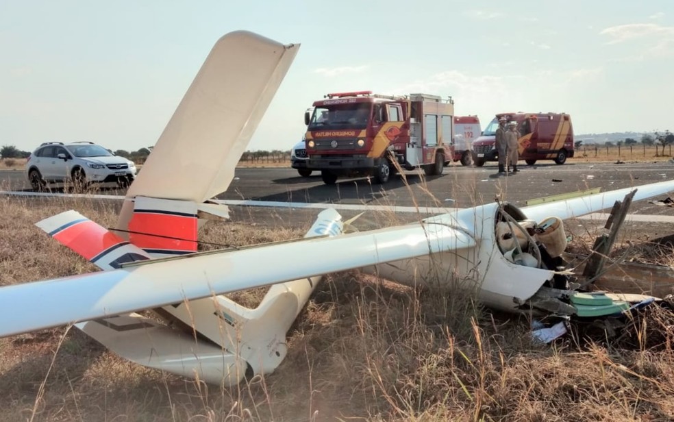 Avião que caiu em Formosa, em Goiás — Foto: Reprodução/TV Anhanguera