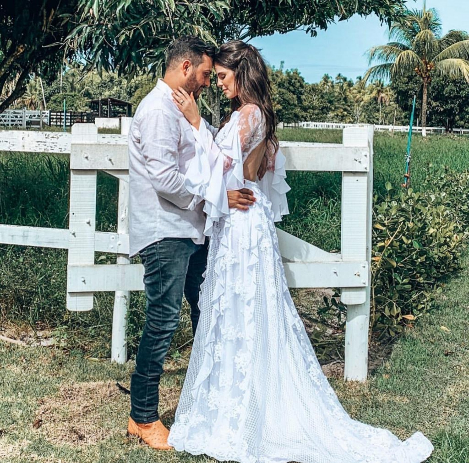 Sertanejo Mano Walter e ex-miss Débora Silva  (Foto: Reprodução/ Instagram)