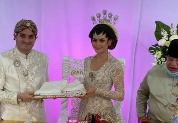 BBC: Noiva e noivo realizaram casamento com 10 mil convidados de maneira segura (Foto: FACEBOOK.COM/OFFICIALKUNAN)