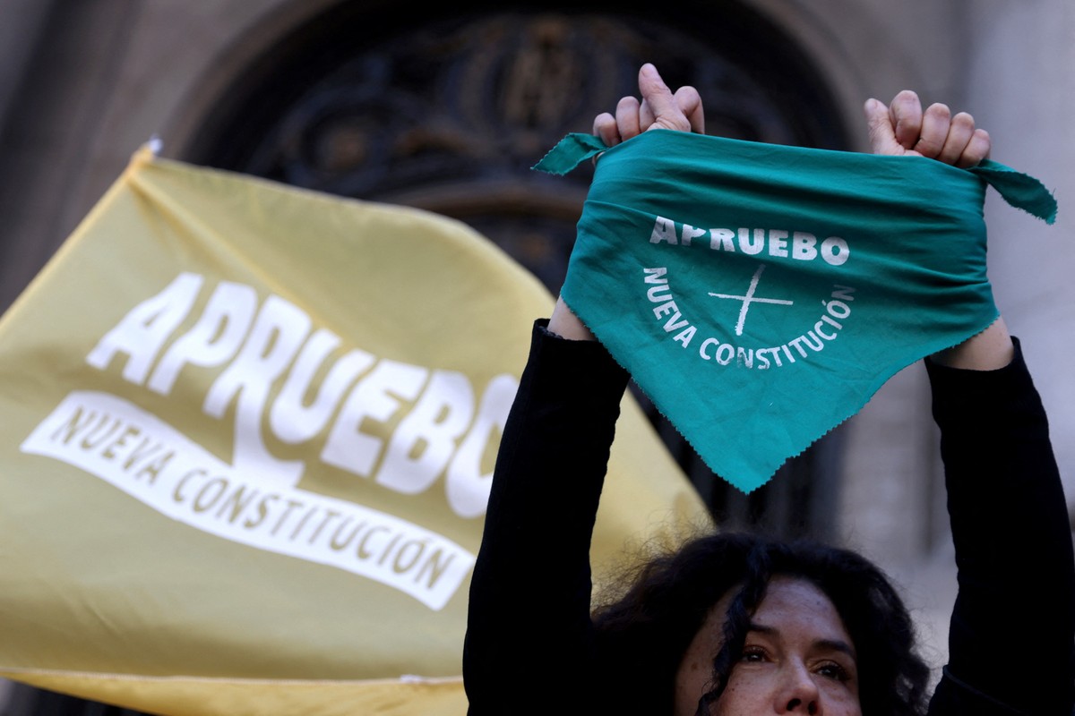 Chile: A un mes del referéndum, el texto de la nueva constitución se vende ‘como el agua’ |  Mundo
