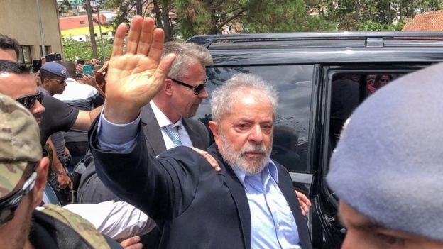 Sobre Lula, ex-presidente diz que não gosta de vê-lo na cadeia, mas regras foram cumpridas (Foto: RICARDO STUCKERT FILHO/INSTITUTO LULA/REUTERS, via BBC) Sobre Lula, ex-presidente diz que não gosta de vê-lo na cadeia, mas regras foram cumpridas (Foto: RICARDO STUCKERT FILHO/INSTITUTO LULA/REUTERS, via BBC)