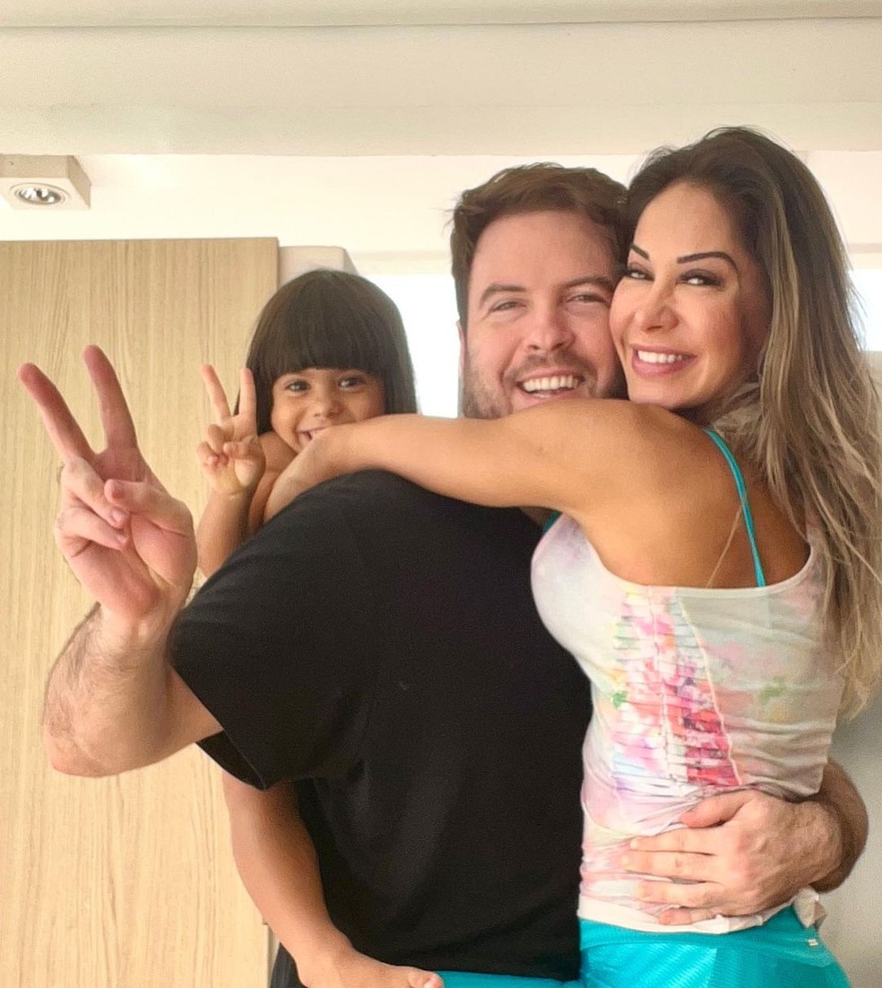 Thiago Nigro, Maíra Cardi e Sophia Aguiar — Foto: Reprodução Instagram