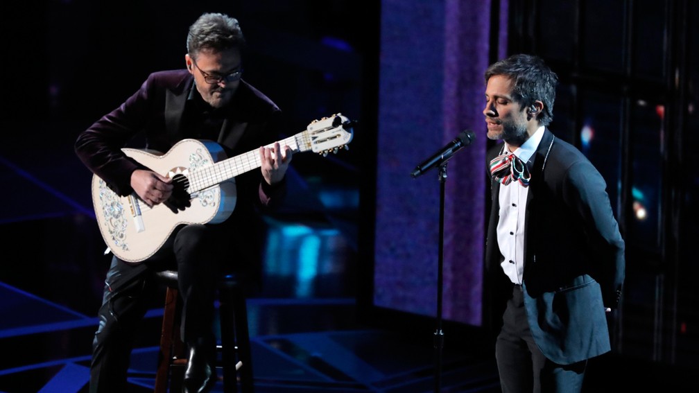 Gael García Bernal participou de apresentação de 'Lembra de Mim', trilha de 'Viva', no Oscar 2018 (Foto: Lucas Jackson/Reuters)