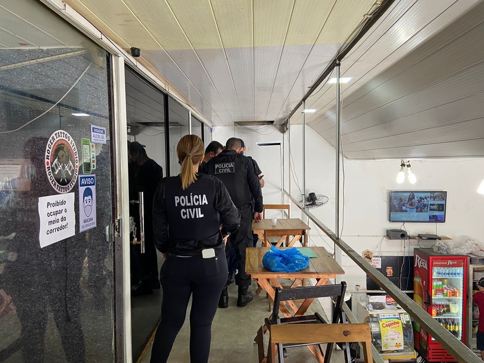 Homem foi preso durante a ação contra violação de direitos autorais em Manaus — Foto: Divulgação