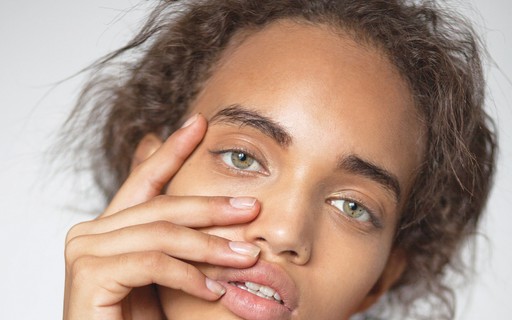 Ellen Rosa: 30 perguntas para a cover-girl de abril da Vogue - Vogue | news