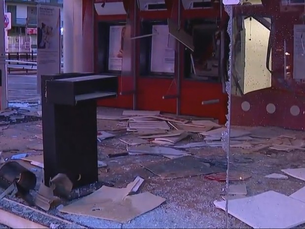 Explosão banco, HSBC, Porto Alegre, Zona Sul, agência bancária (Foto: Reprodução/RBS TV)