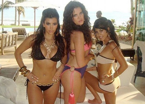 As irmãs Kim Kardashian, Khloe Kardashian e Kourtney Kardashian em 2007 (Foto: Reprodução)