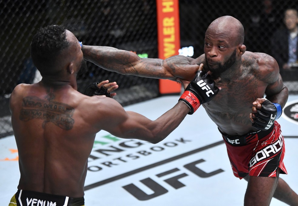 Malcolm Gordon venceu Francisco Figueiredo por decisão unânime (30-27, 29-28 e 29-28) — Foto: Getty Images