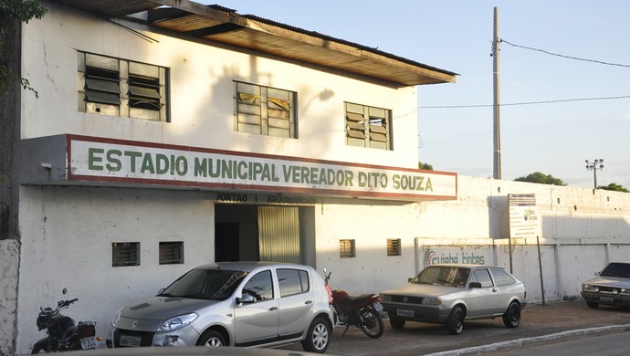 Mini-estádio Dito Souza, Várzea Grande (Foto: Robson Boamorte)