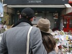 Um mês depois de ataques, Paris tem manifestação e homenagem a vítimas