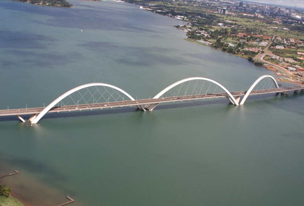 Imagem aérea da ponte JK, em Brasília — Foto: Arquivo Público-DF/Divulgação